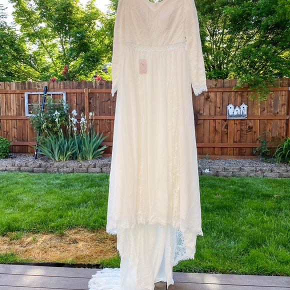 Never Worn New “Oh My Gown” Boho Wedding Dress 14 - Picture 4 of 16